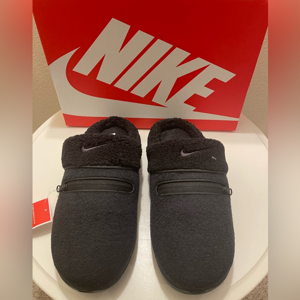 Cozy winter feet! Nike Burrow’s ultra-comfy black fuzzy slippers. NEW in box.
